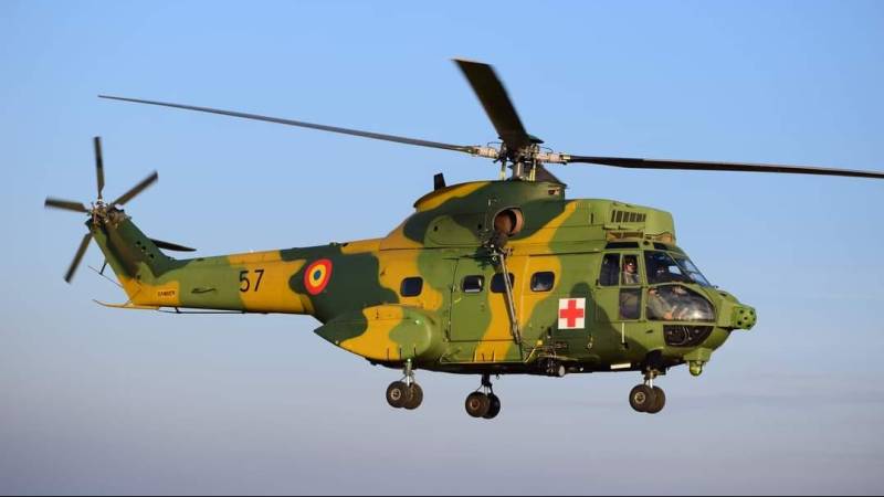 A Romanian helicopter crashes in search of a fighter plane;  Seven dead