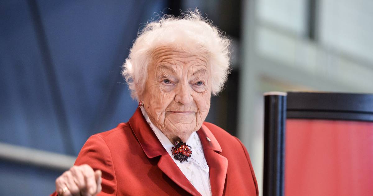 101-year-old Hurricane Hazel signs three-year term as director of Canada's largest airport |  abroad
