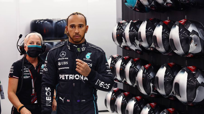 Hamilton snoert criticasters de mond, De Vries reageert op geruchten Williams
