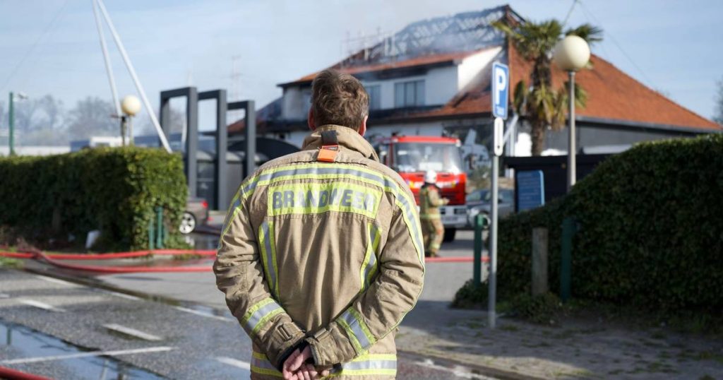 A fire goes out in La Roca, but the iconic disco is 'completely destroyed' |  abroad