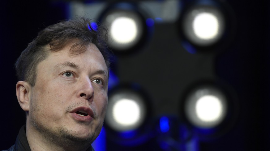 Elon Musk continues to provoke and asks: "Is Twitter dying?"