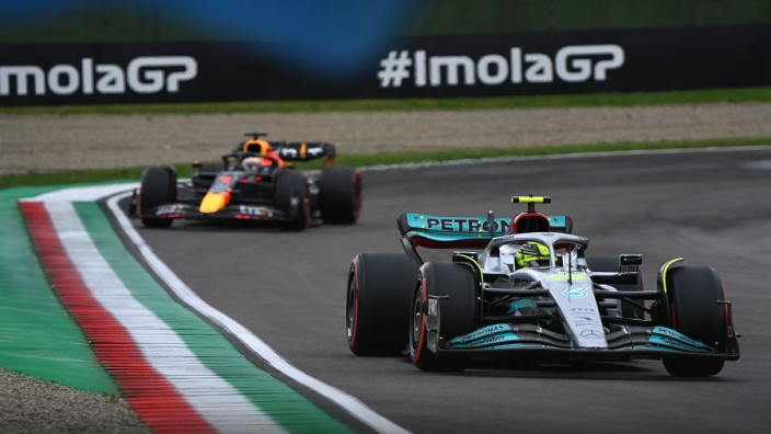 Horner sluit Hamilton niet uit ondanks moeilijkheden bij Mercedes
