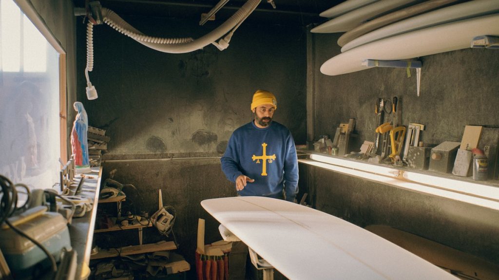 Oscar makes surfboards in Ostend
