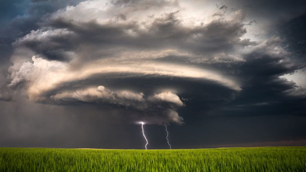 Footer Storm chase in America, these are the most beautiful pictures