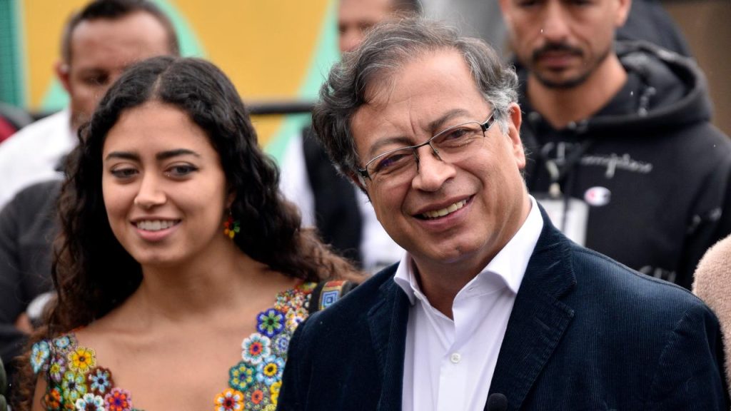 Ex-guerrilla and right-wing populist in Colombia's second round elections |  Currently