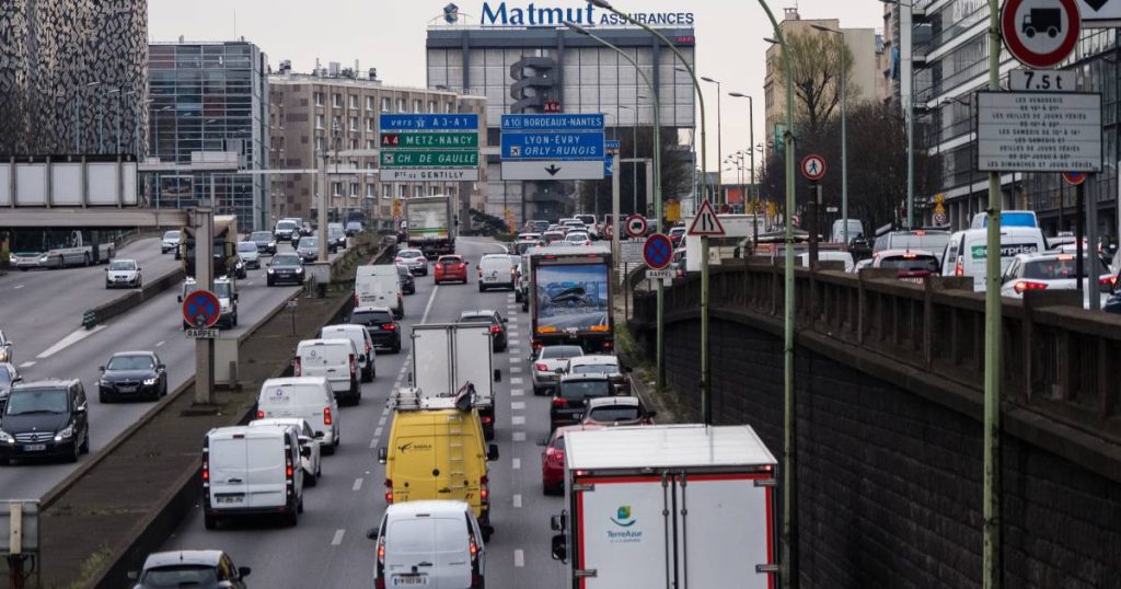 Repair of the overcrowded Paris ring road: 'Grey lines become green area' |  car