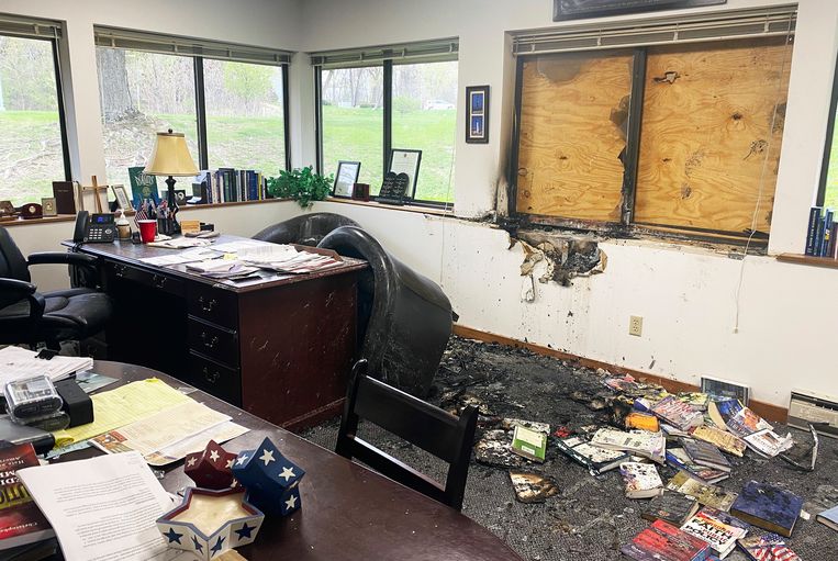 Set fire to the office of the anti-abortion organization in the United States