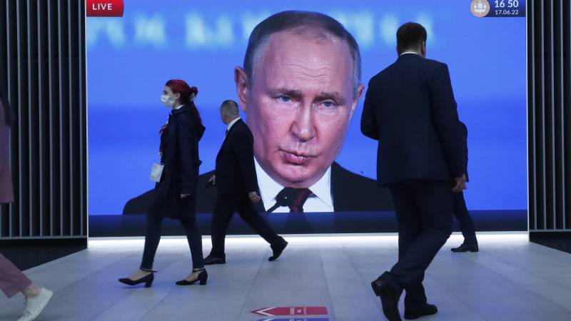 Putin at his economic forum: the West is reprimanded, the Russians are strengthened