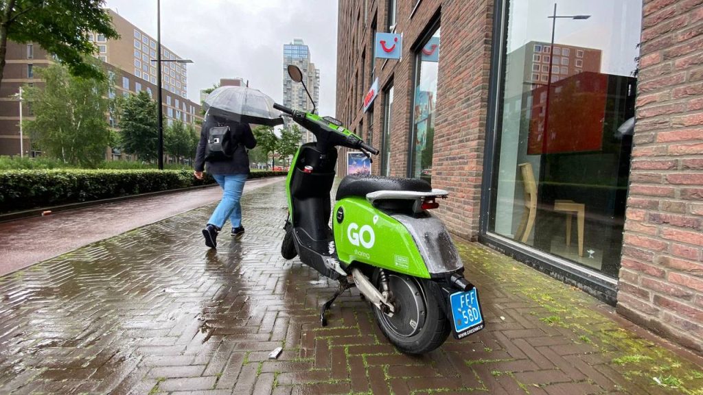 Shared scooters on tires after 1000 nuisance reports in one year in Tilburg