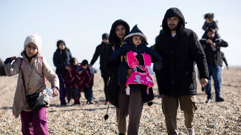 UK begins trial of online tracking of asylum seekers