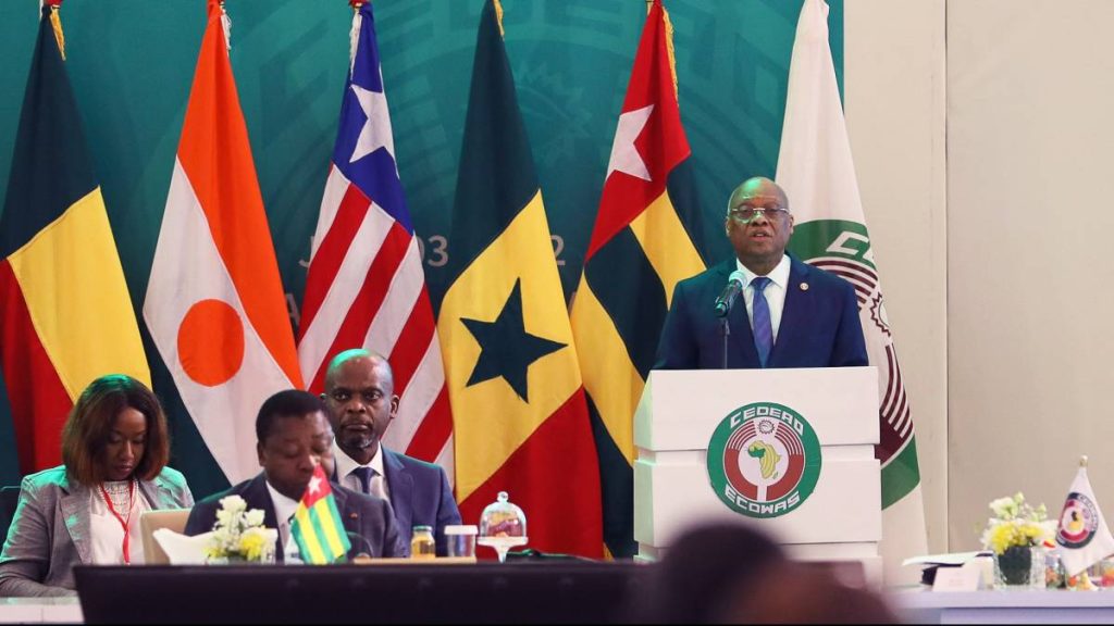 West African leaders lift sanctions against Mali and Burkina Faso