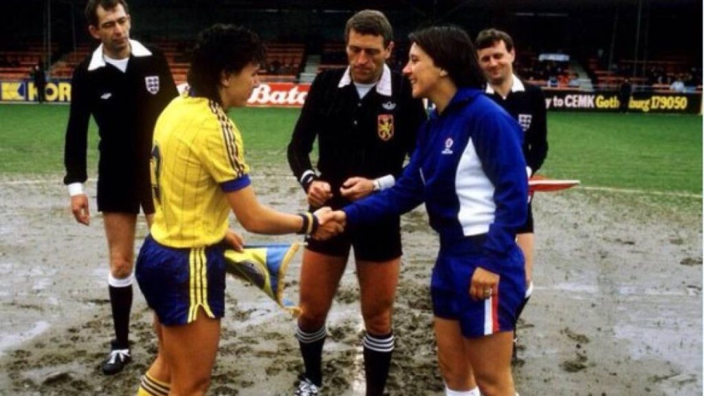 When Sweden won the European Championship 1984, the duel lasted 70 minutes and the ball was smaller