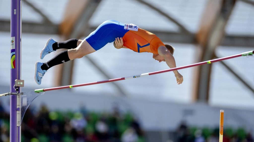 Barghouth qualifies for the World Cup pole vault final and the relay teams disappoint |  Currently