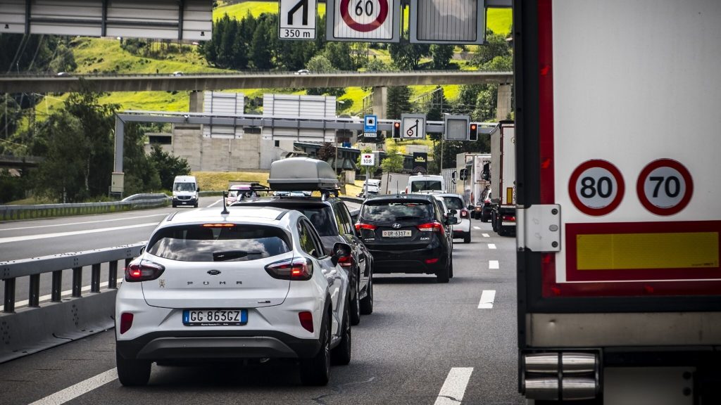 Crowds in Europe due to holiday traffic: wait 1.5 hours for Gotthard Tunnel