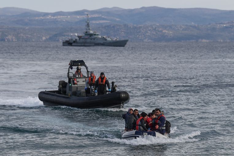 Frontex border guards did not want to see pushbacks and even supported them with EU funds
