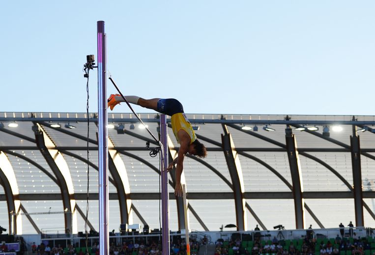 Swedish-American showman Duplantis wins gold in pole vault with a world record