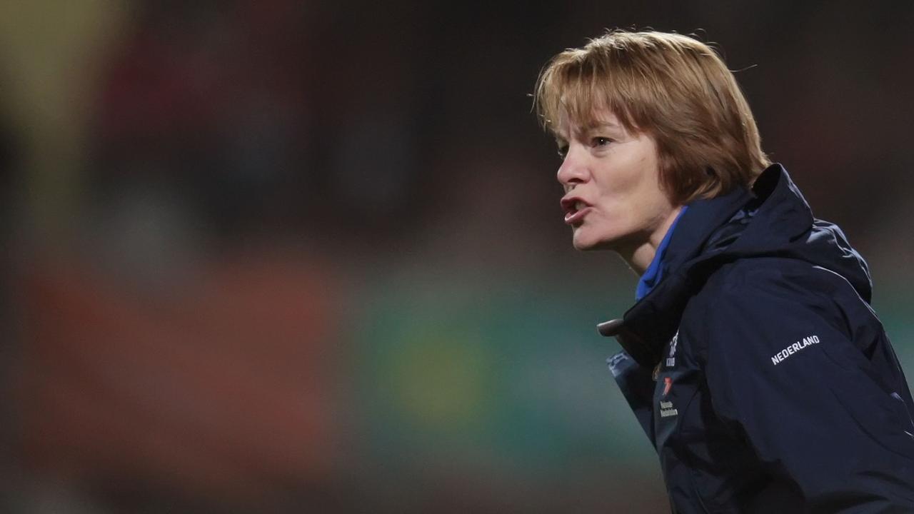 Former national team coach Vera Bao revealed, on Friday, that she was raped when she was a young player by a high-ranking official of the KNVB club.