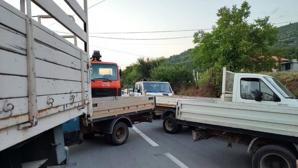 Kosovo closes two border crossings with Serbia due to unrest |  Currently