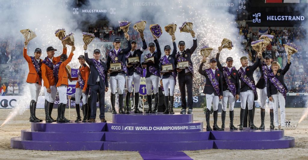 Dutch show jumpers qualifies for Olympics with silver in World Cup