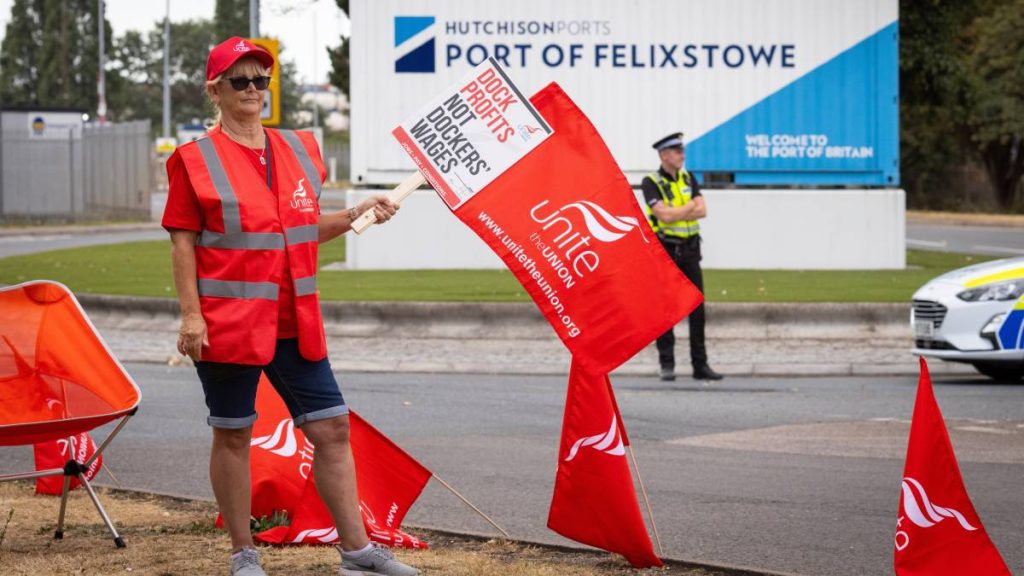Strike at Britain's largest container port to raise wages