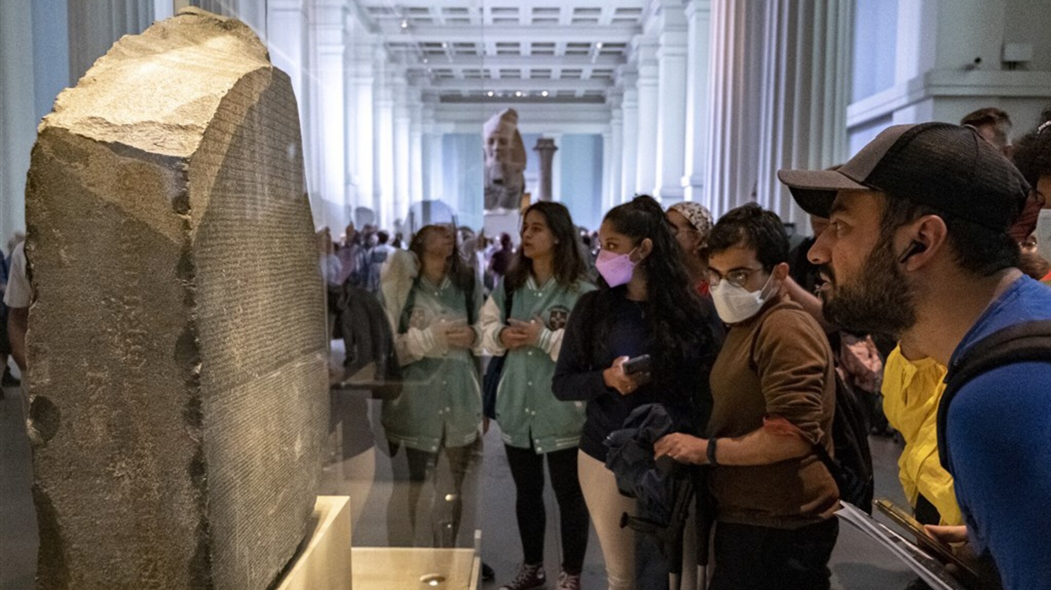 Egyptian Indiana Jones wants to return the Rosetta Stone: Museums must get rid of looted art