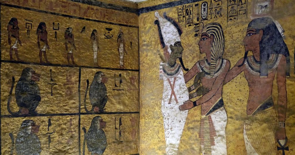 Final evidence of the theft of Tutankhamun's treasures |  Abroad