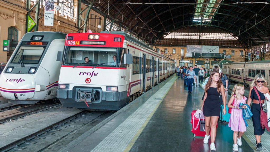 Spaniards can ride the train for free due to inflation |  Currently