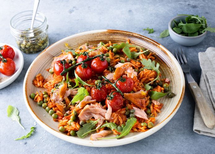 Orzo risotto with salmon and peas.