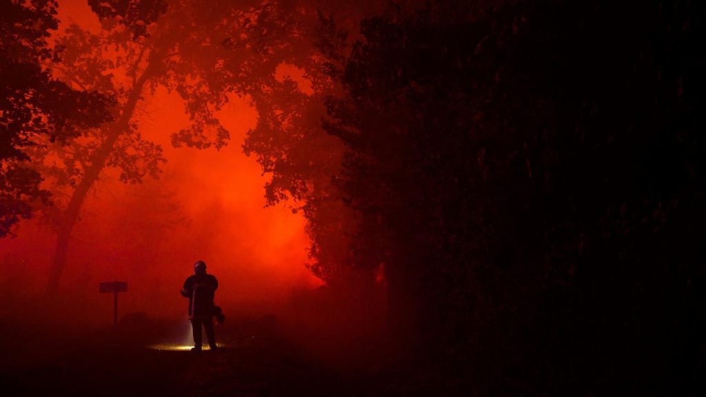 At least 1,000 people evacuated from wildfires near Bordeaux |  Currently