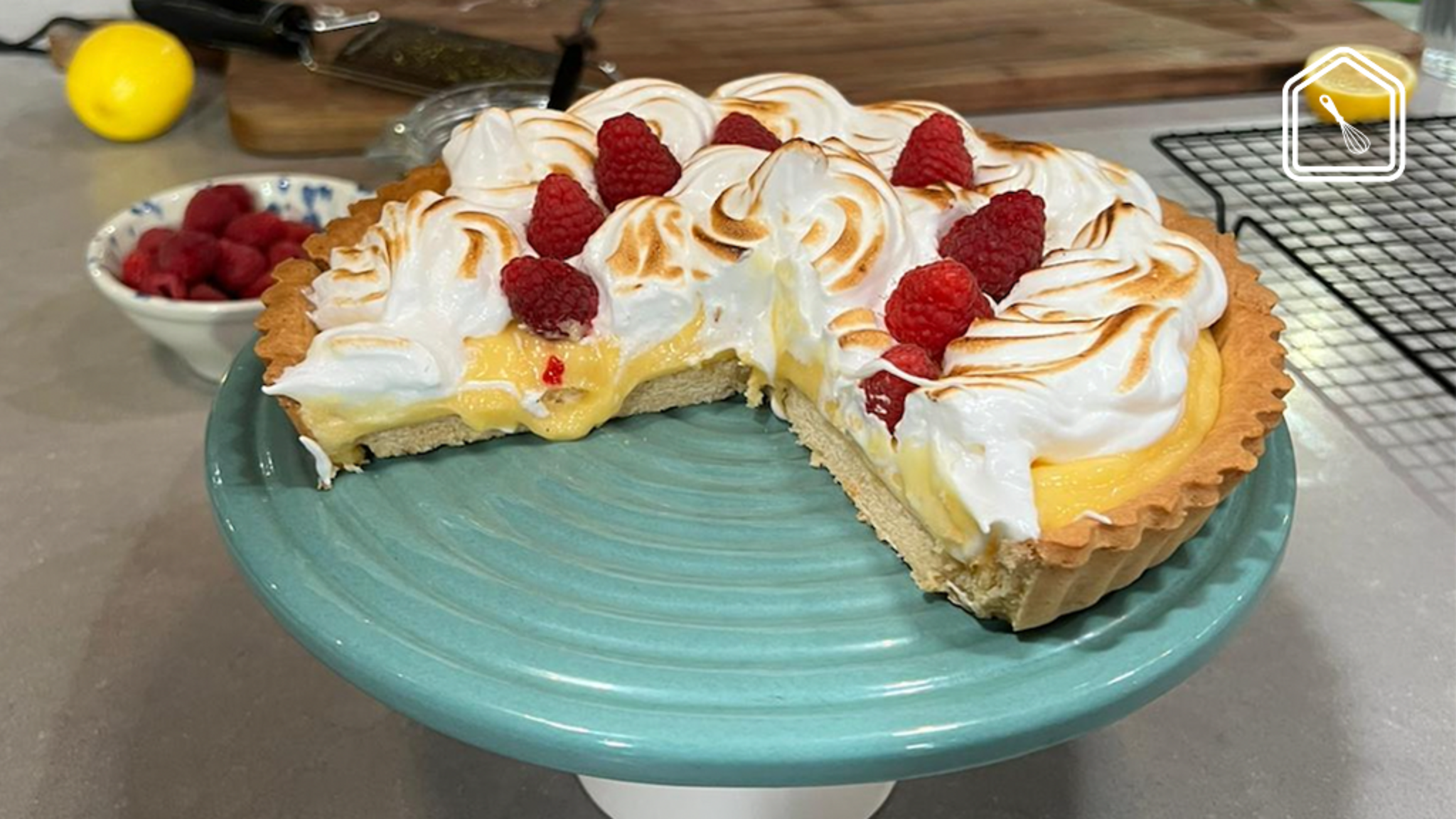 Fresh Sweet Lemon Meringue Pie |  RTL News