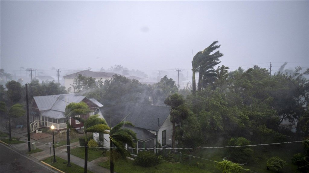Hurricane Ian hits Florida amid fears of 'catastrophic flooding'