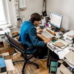 Why work better behind a tidy desk |  Chantal van der Leste