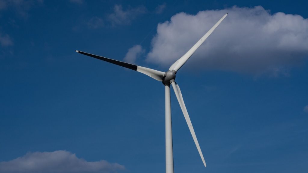 For better acceptance: RWE paints wind turbines in black