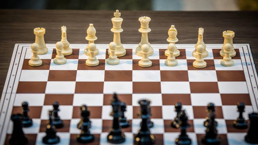 Chess player Niemann (19 years old) may have cheated in over 100 online games
