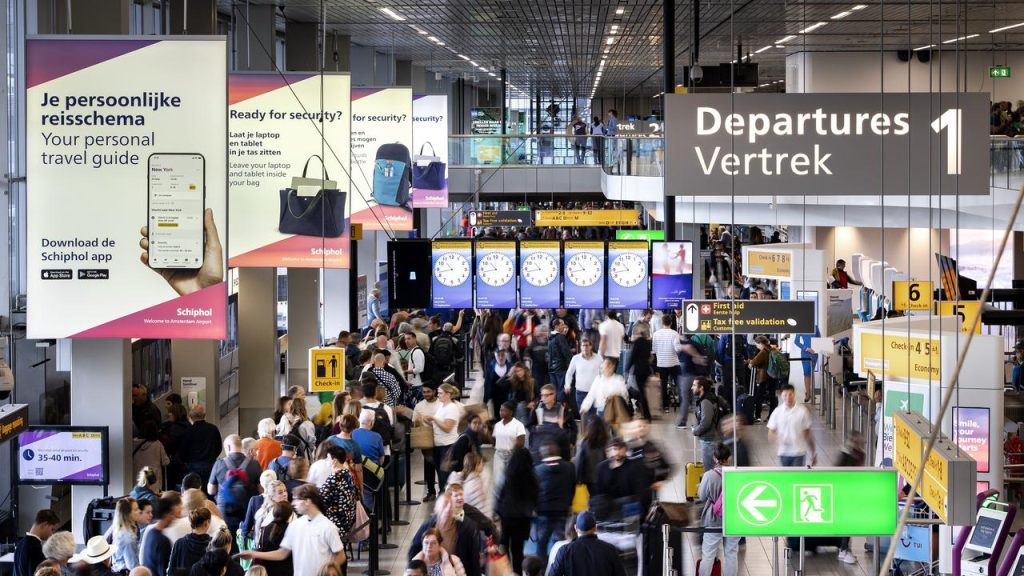 Security guards in Schiphol get a new schedule and an extra €2.50 per hour |  Economie