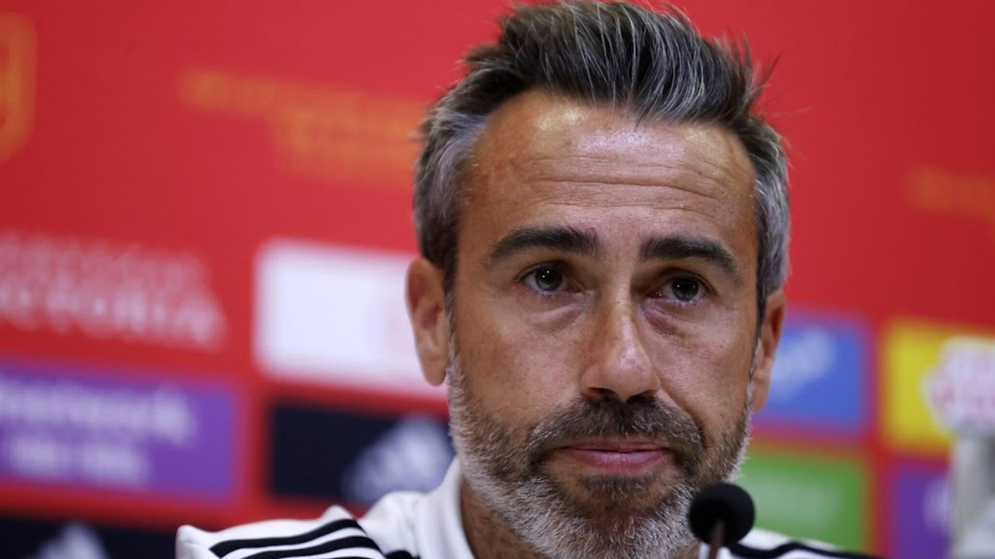 Spanish footballers national coach repels rebellious players