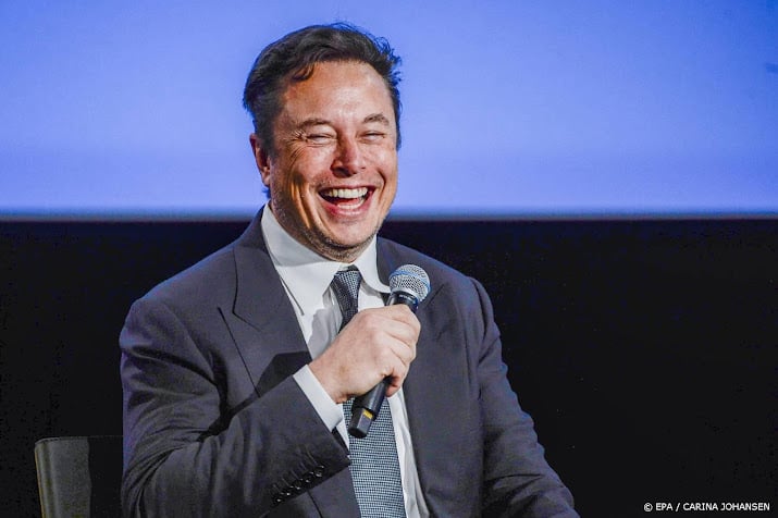 Elon Musk is giving his Twitter followers advice on voting in the US elections