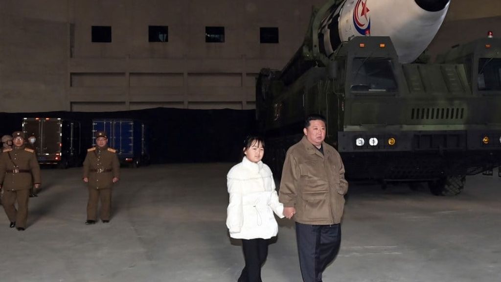 Kim Jong-un's daughter appeared in public for the first time