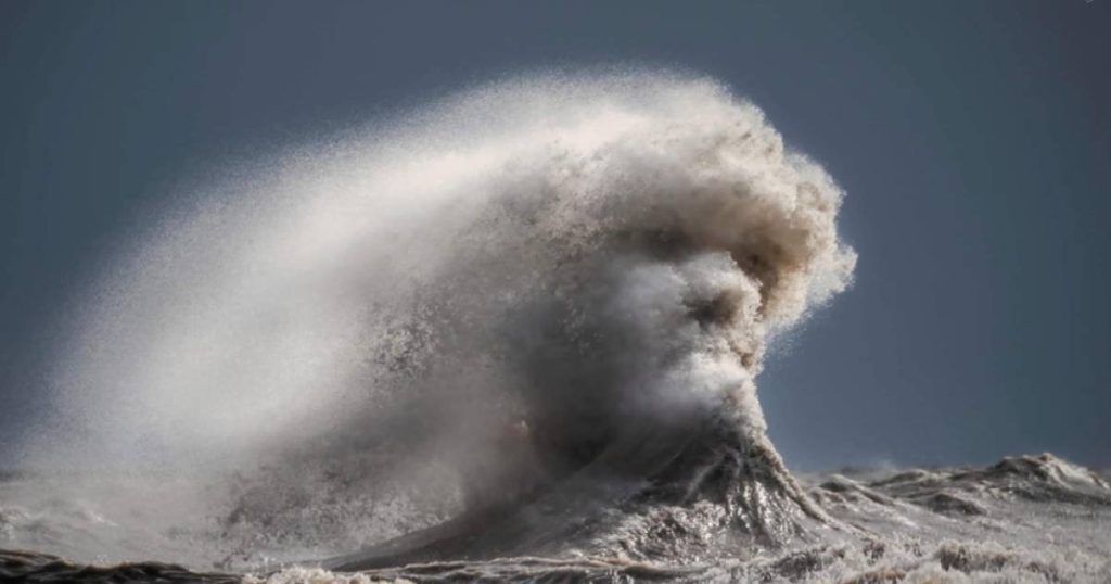 Canadian Photographer Creates Stunning Image Of A Wild Wave With A Face: "Looks Like Poseidon" |  Abroad