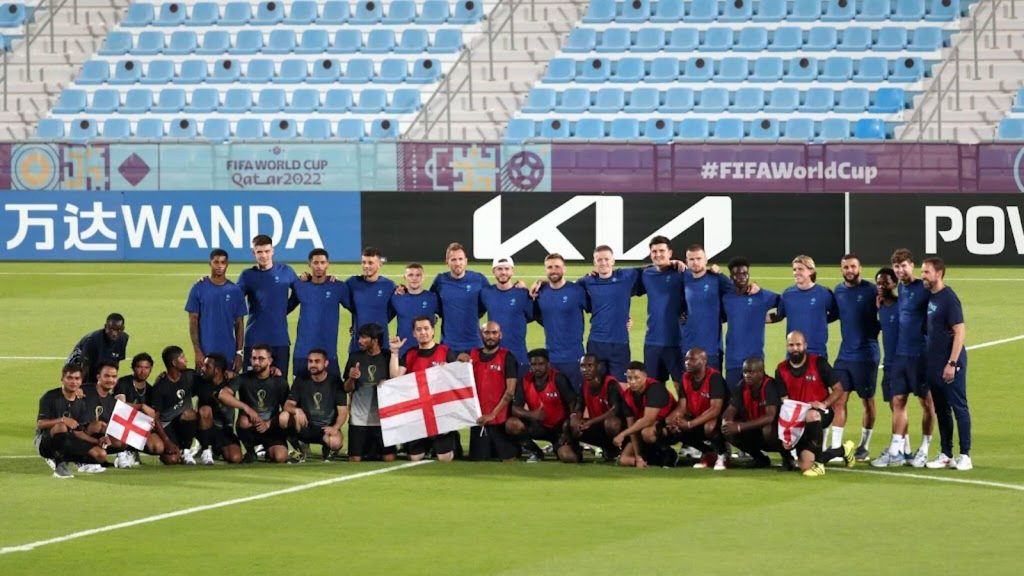 English footballers at the World Cup also kneel against racism