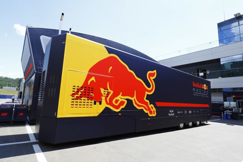 'Sky Sports F1 director en route to Red Bull factory to calm differences'