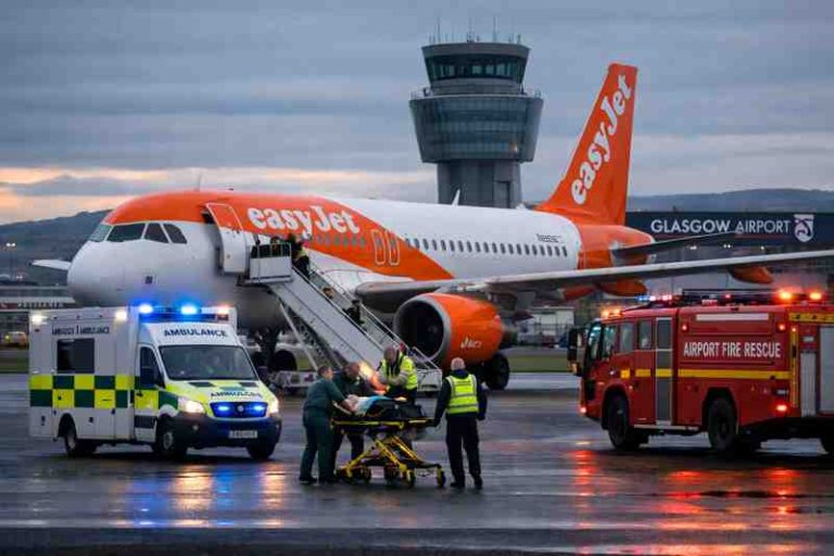 easyJet A319 Flight Makes U-Turn to Glasgow After Cabin Crew Emergency easyJet A319 Flight Makes U-Turn to Glasgow After Cabin Crew Emergency