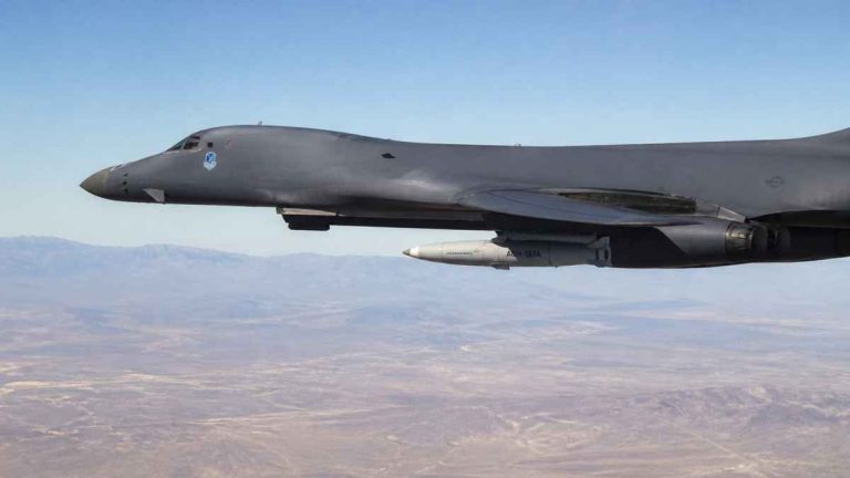 Largest Air Force in the World Reveals B-1B Bomber Carrying ARRW Hypersonic Missile Largest Air Force in the World Reveals B-1B Bomber Carrying ARRW Hypersonic Missile