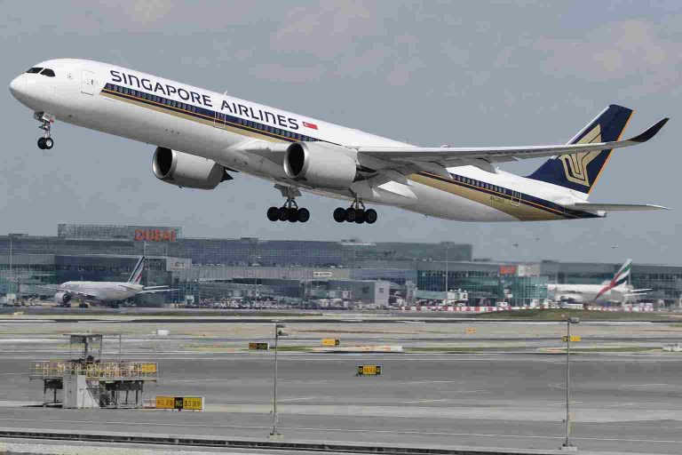 Singapore Airlines Extends Dubai Flight Suspension, Delays Riyadh Launch Amid Middle East Uncertainty