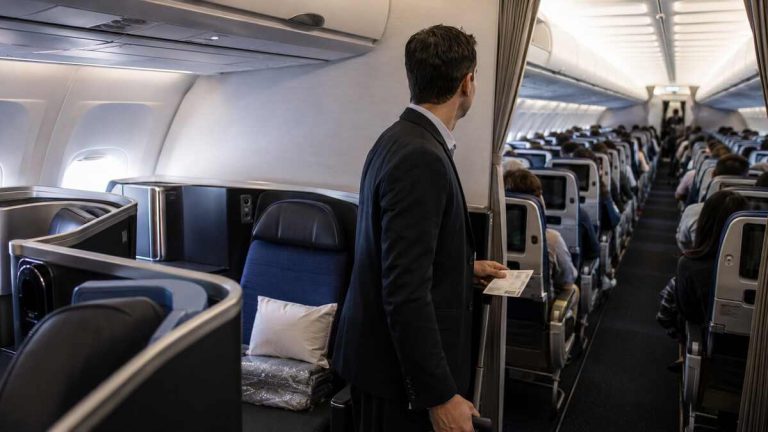 Pay ,644, Get Coach: American Airlines’ Downgrade Refund Sparks DOT Complaint Pay ,644, Get Coach: American Airlines’ Downgrade Refund Sparks DOT Complaint