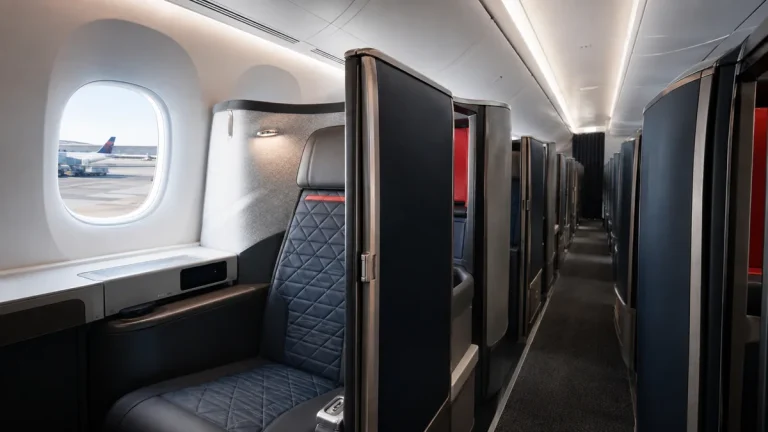 American Airlines Moves to Retire Premium First Class as Fleet Overhaul Advances American Airlines Moves to Retire Premium First Class as Fleet Overhaul Advances
