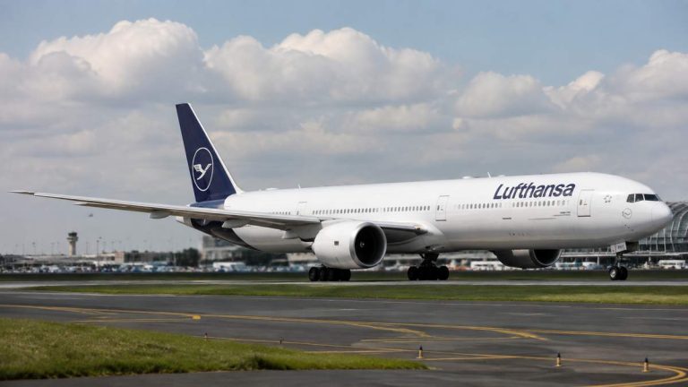 Lufthansa Reviews Older Boeing 777X Aircraft as Airline Negotiates Delivery Plans With Boeing Lufthansa Reviews Older Boeing 777X Aircraft as Airline Negotiates Delivery Plans With Boeing