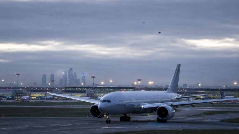 Airlines on High Alert as Zelensky Warns Russian Airspace Could Become Too Dangerous for Civil Flights